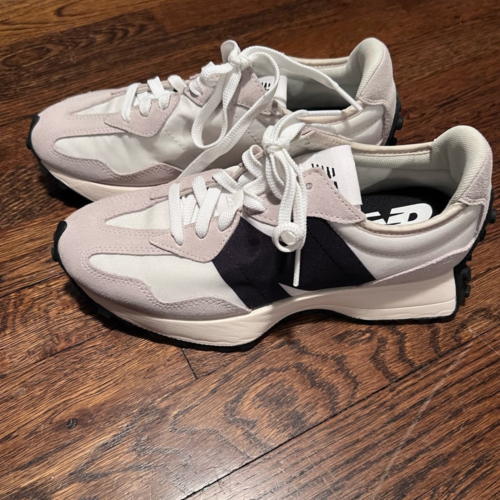 New balance women’s 327 size 7.5